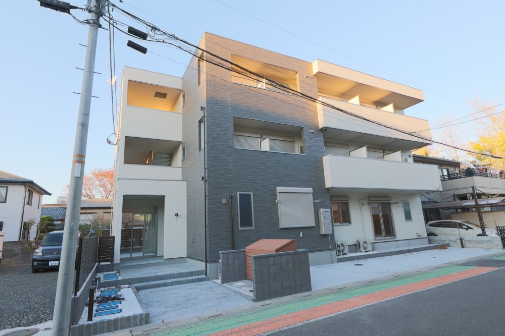 Solo Studio kzJ O