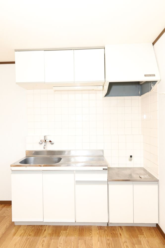 【キッチン】　白で清潔感のあるキッチンです　どんな色とも合わせやすいです