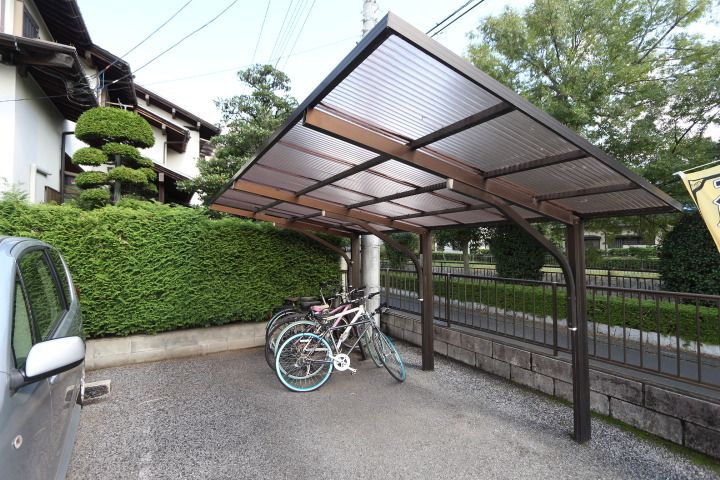 【その他】　屋根付きの自転車置き場があるので、雨の日も安心です