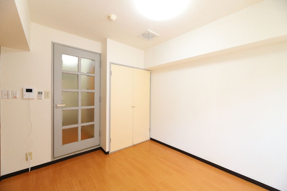 【その他部屋・スペース】　白系の家具で統一することで、さらにゆったりとした空間することができます